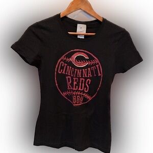 Juniors *MLB* REDS T-Shirt, NWT, Size Small